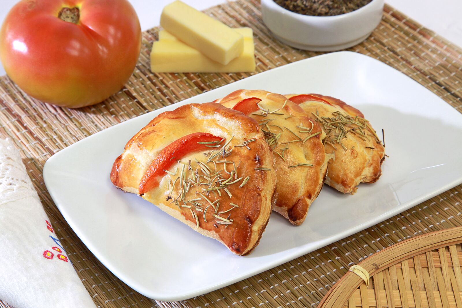 Canon EOS 5D Mark II sample photo. Pastel furnace, roast, pastry photography