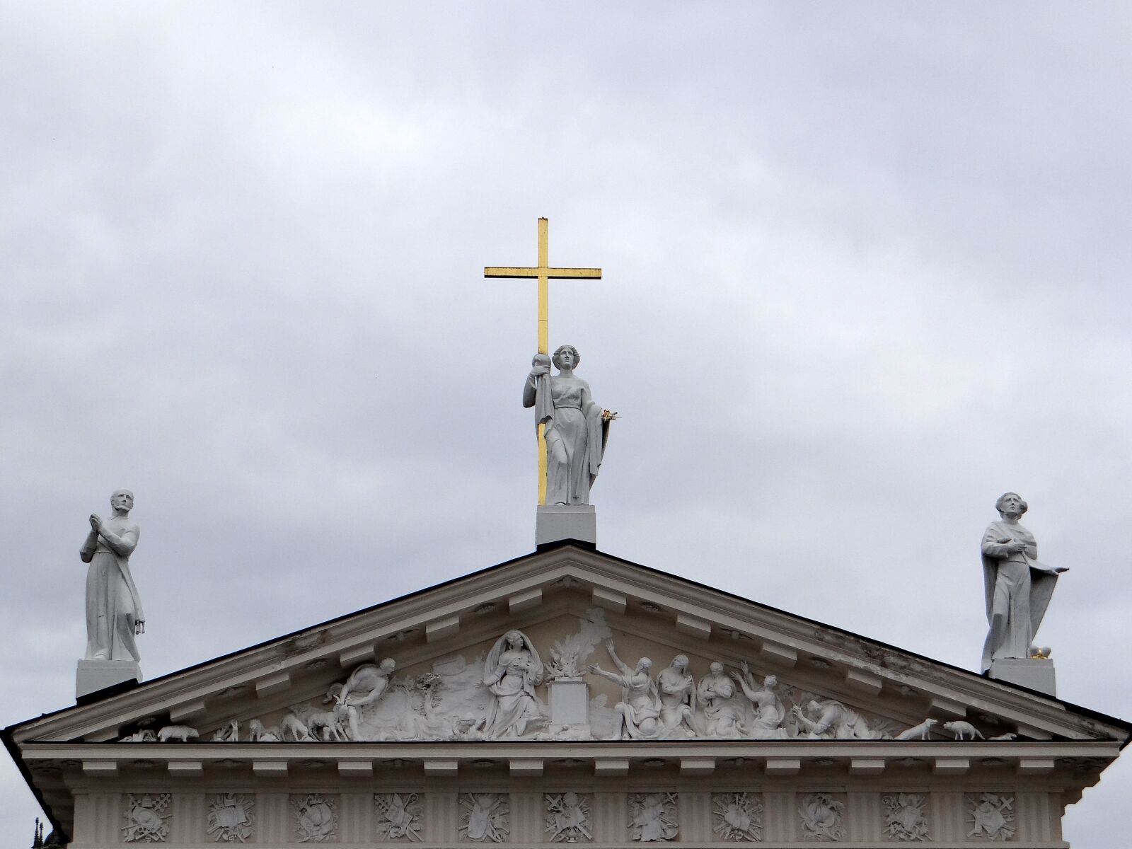 Sony DSC-HX200V sample photo. Vilnius cathedral, drum, emboss photography