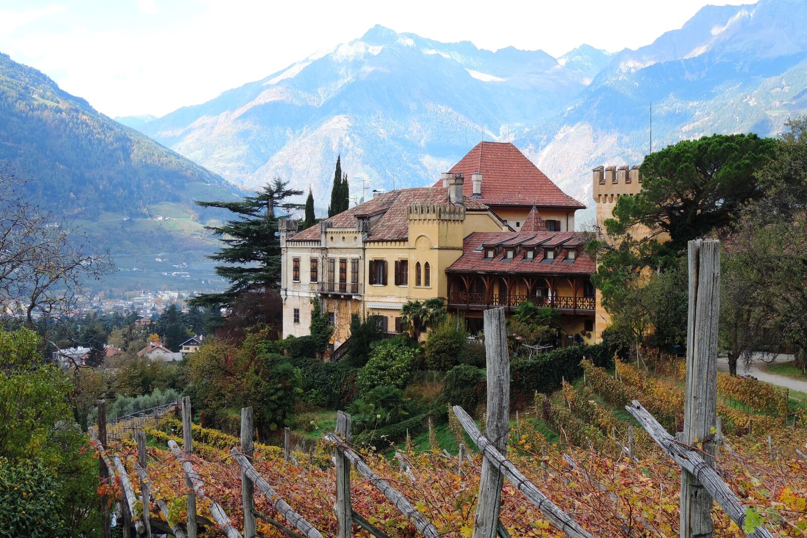 Nikon Coolpix P520 sample photo. Rametz castle, south tyrol photography