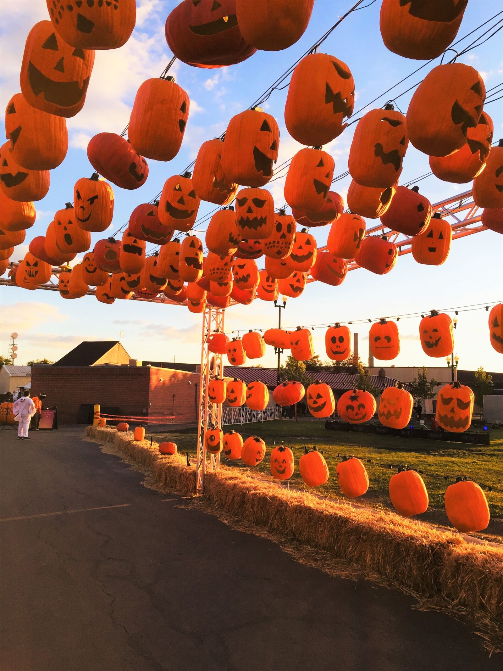 iPhone 6 back camera 4.15mm f/2.2 sample photo. Halloween, festival, creepy photography