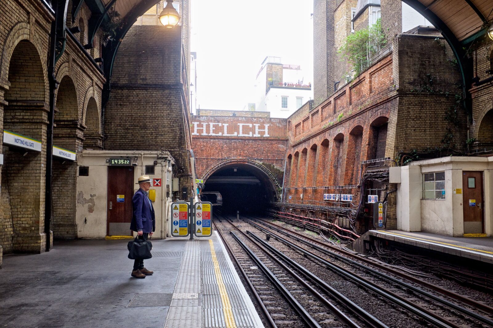 Fujifilm X100T sample photo. Station, people, street photography