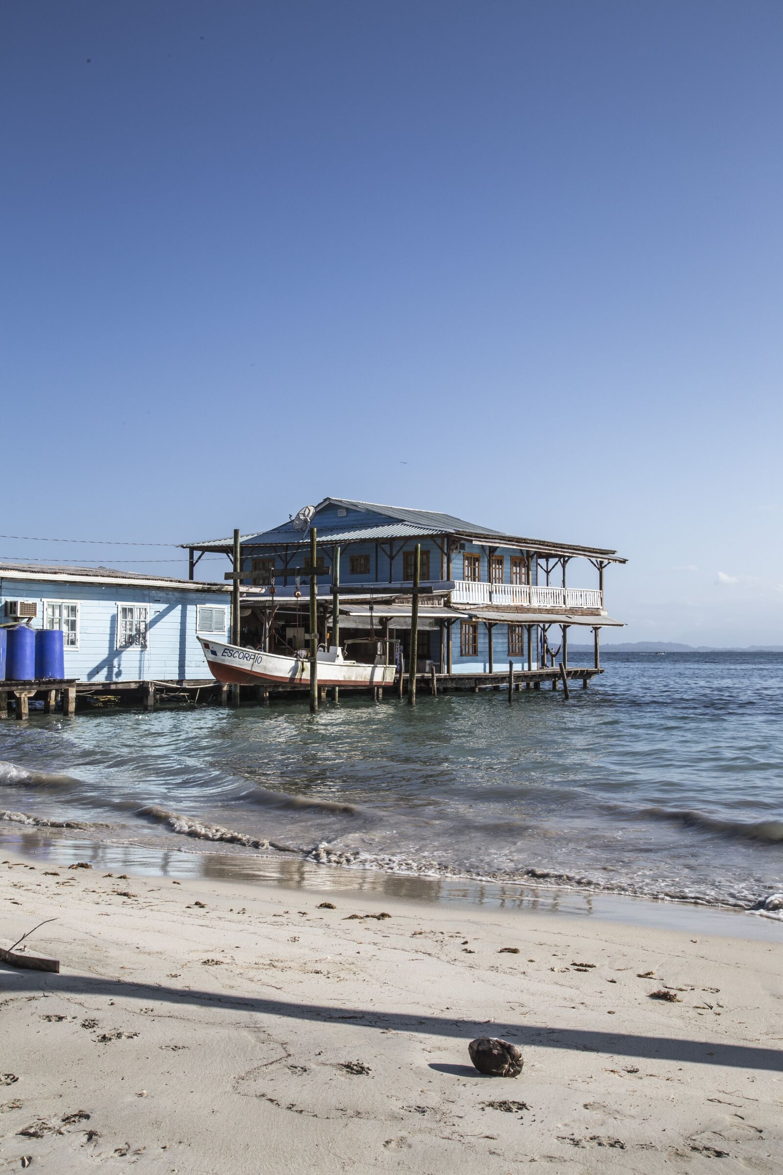 Canon EOS 6D + Canon EF 24-105mm F4L IS USM sample photo. Beach, hut, palm photography