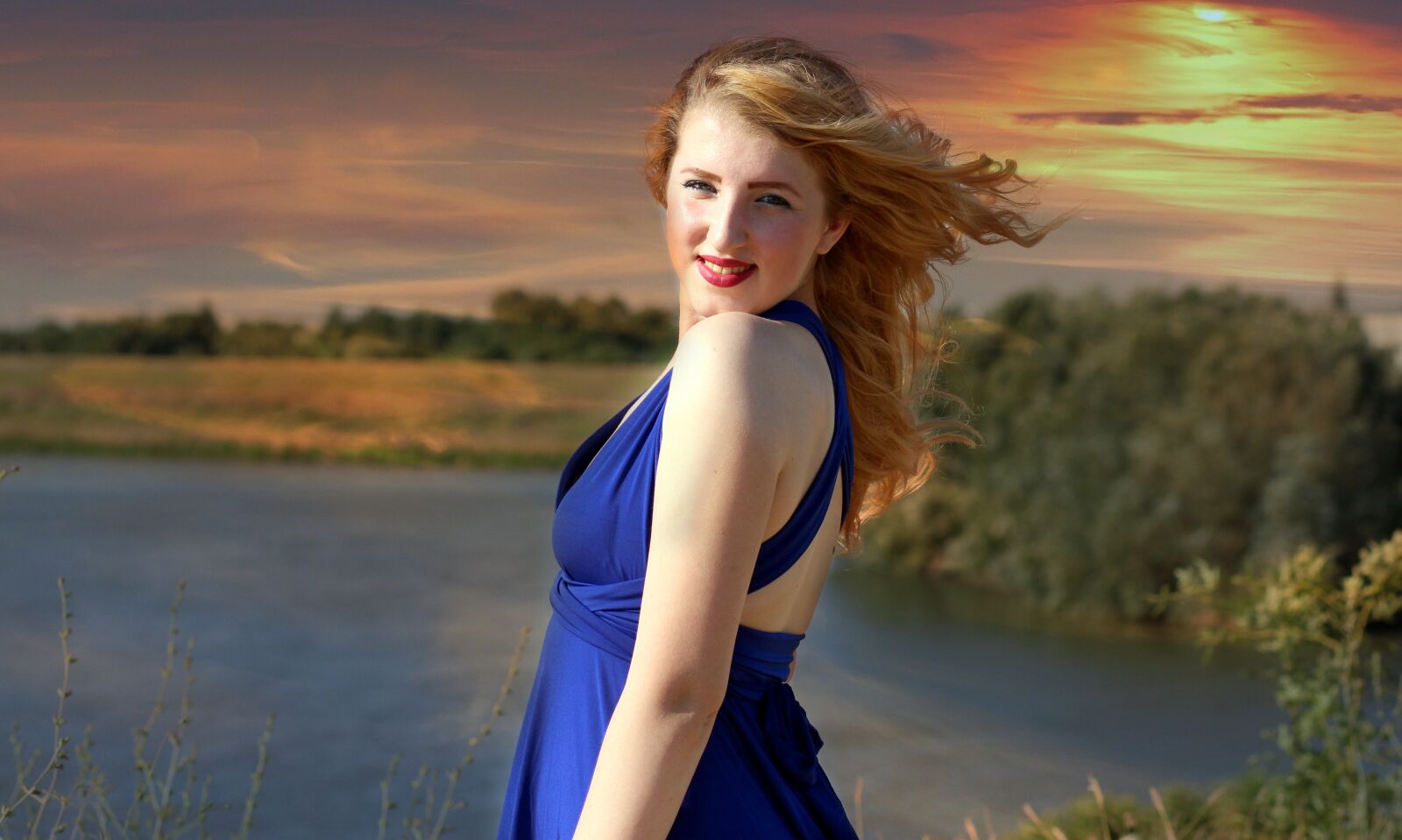 Canon EOS 700D (EOS Rebel T5i / EOS Kiss X7i) + Canon EF 85mm F1.8 USM sample photo. Girl, blonde, dress photography