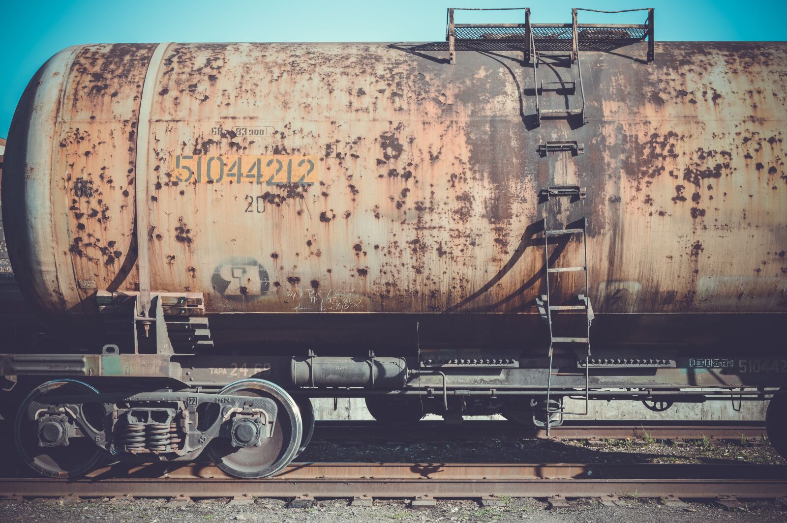 Nikon D3200 sample photo. Railway carriage, cars, rusty photography