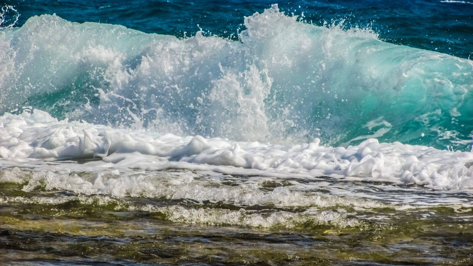 Canon PowerShot SX400 IS sample photo. Wave, smashing, sea photography