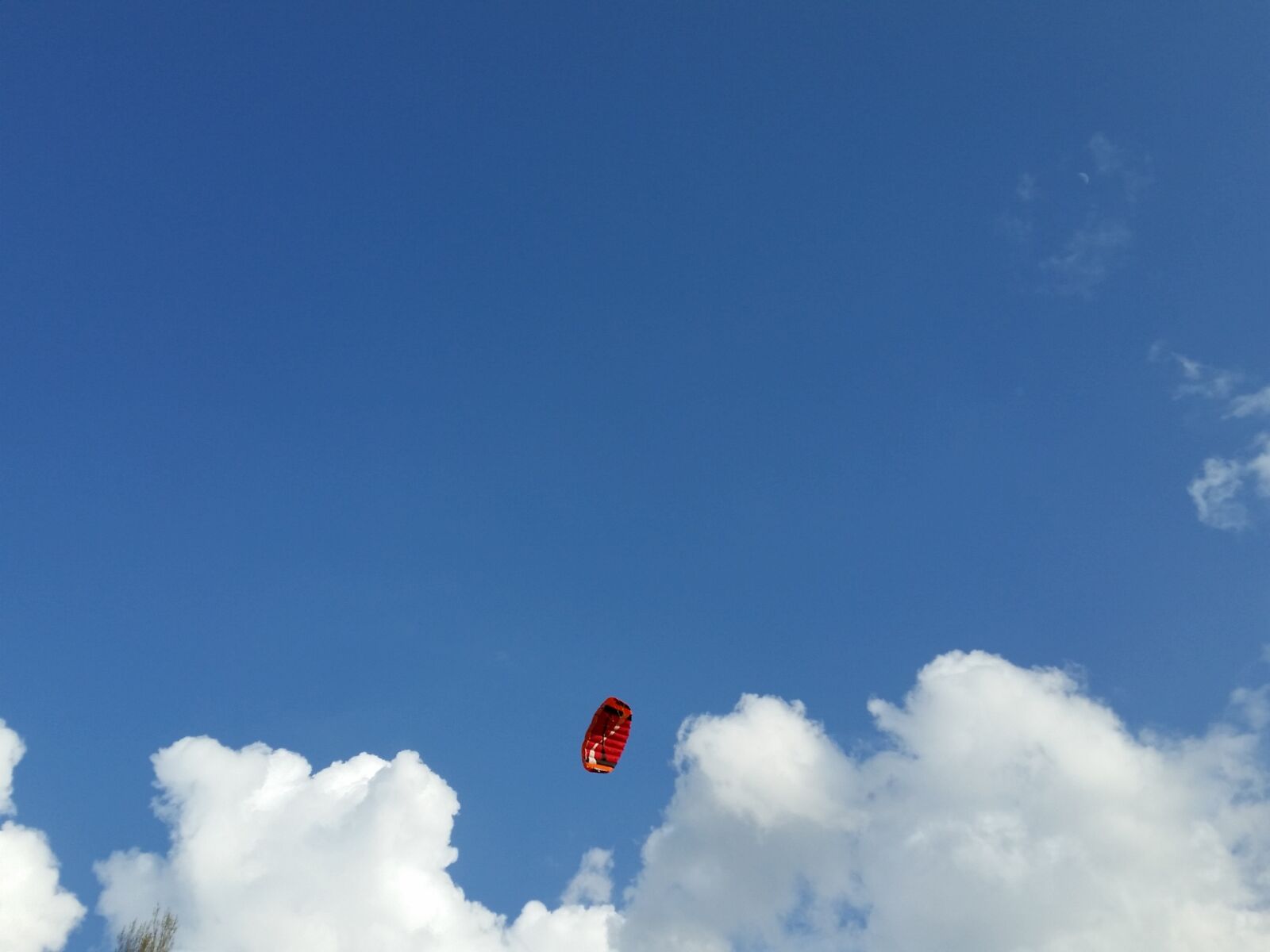 Samsung Galaxy S5 sample photo. Sky, flying, clouds photography