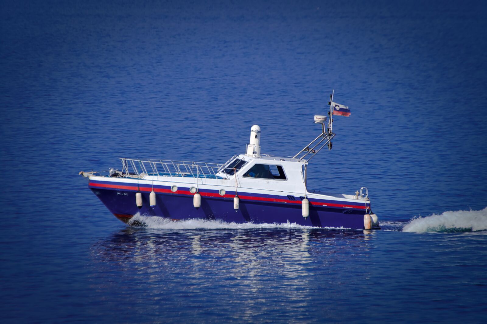 Sony SLT-A58 sample photo. Ship, sea, blue photography