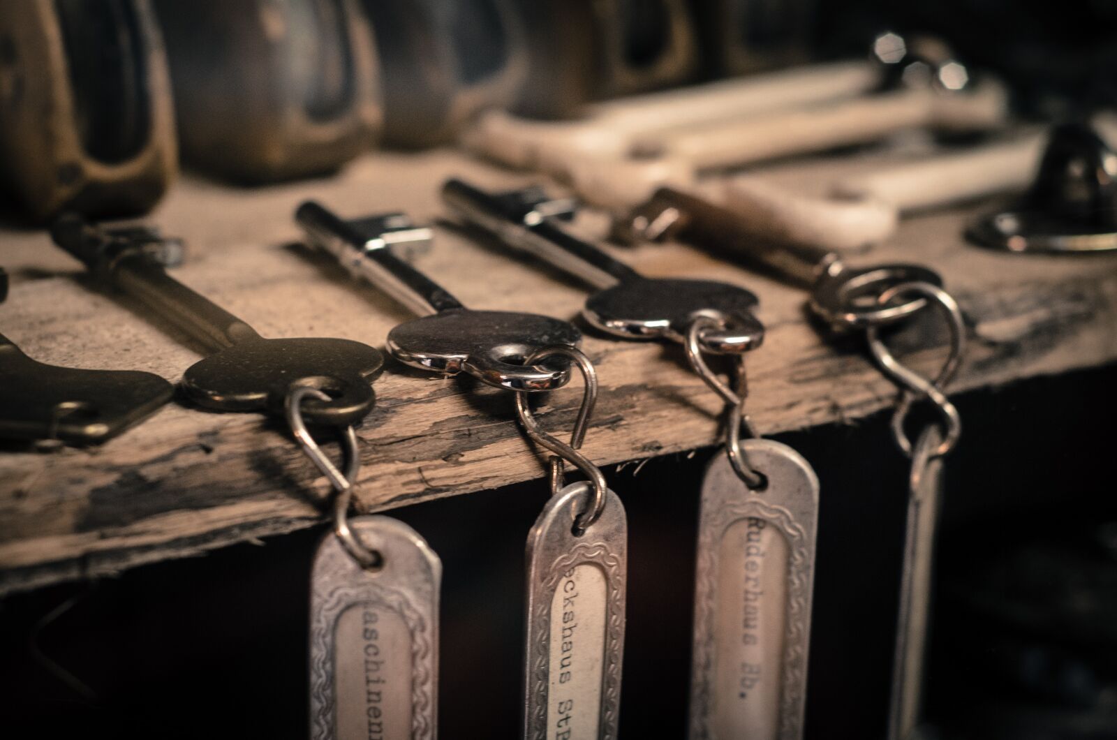 Nikon D7000 sample photo. Keys, shelf, keychain photography