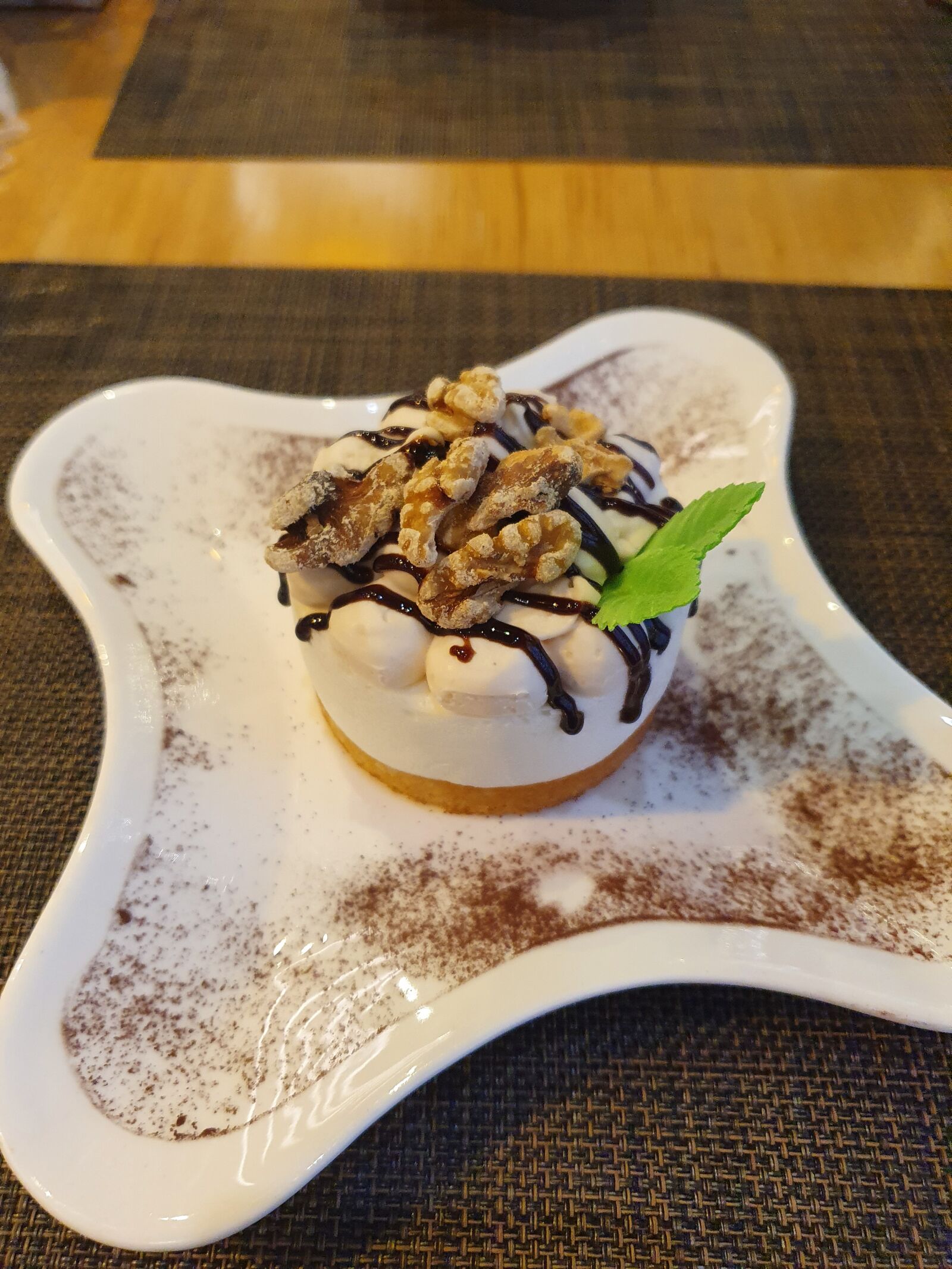 Samsung Galaxy S10 sample photo. Tiramisu, dessert, chocolate photography