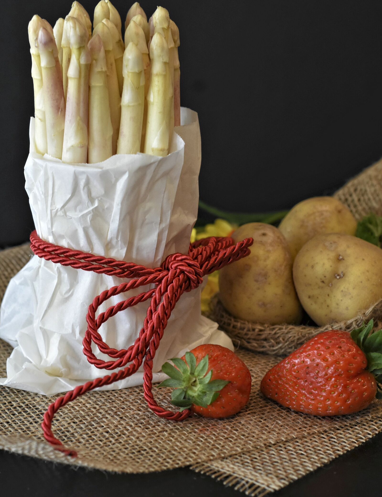 Nikon D7200 sample photo. Asparagus, strawberries, spring photography