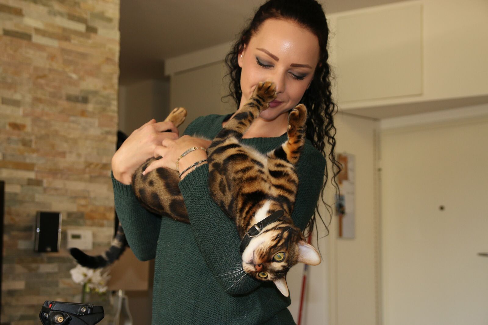 Canon EOS 70D sample photo. Girl, girl with cat photography