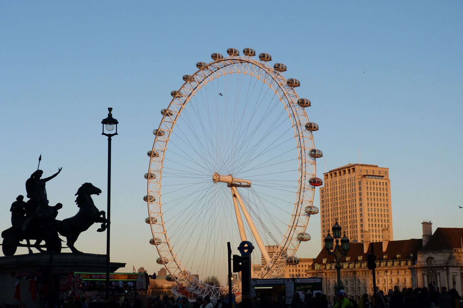 Panasonic Lumix DMC-FZ40 (Lumix DMC-FZ45) sample photo. London, ferris wheel, england photography