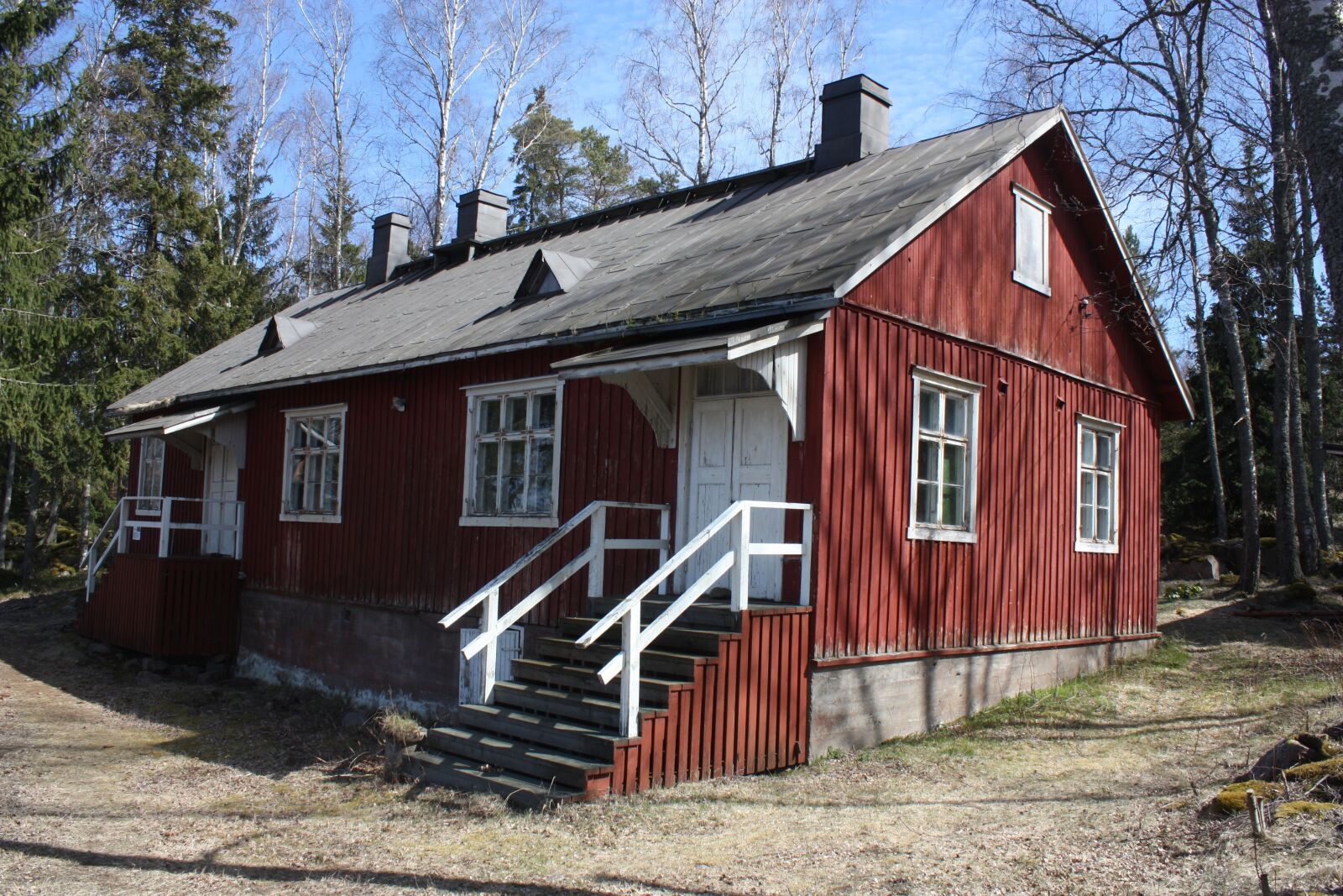 Canon EOS 450D (EOS Rebel XSi / EOS Kiss X2) sample photo. Wooden house, red, old photography