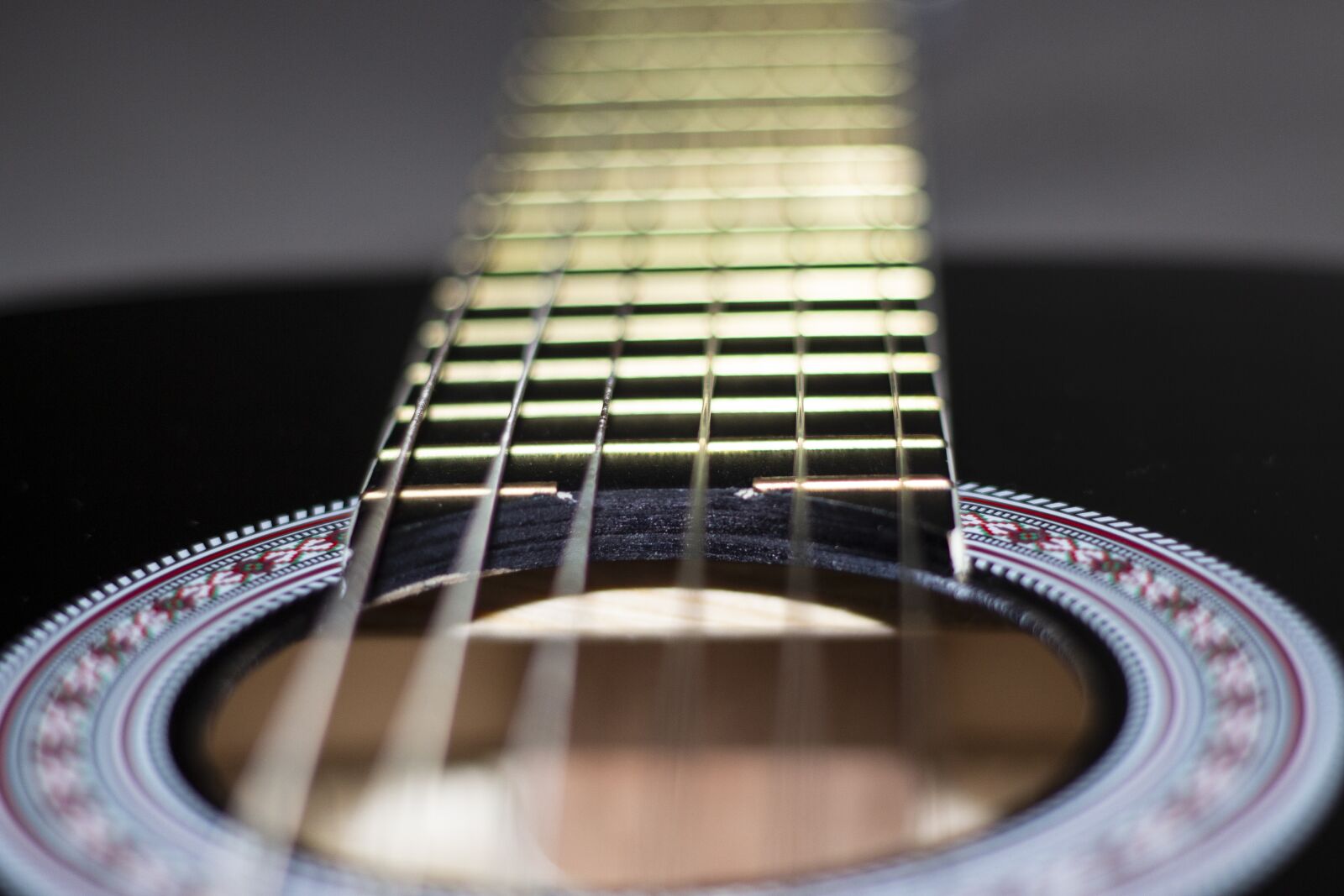 Canon EOS 700D (EOS Rebel T5i / EOS Kiss X7i) + Canon EF 50mm F1.8 II sample photo. Guitar, mic, music photography