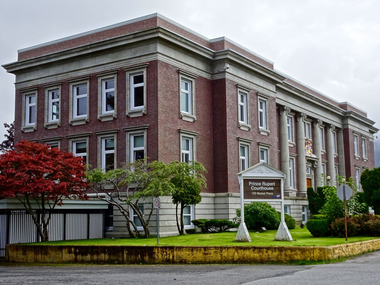 Sony Cyber-shot DSC-HX90V sample photo. Building, court house, prince photography
