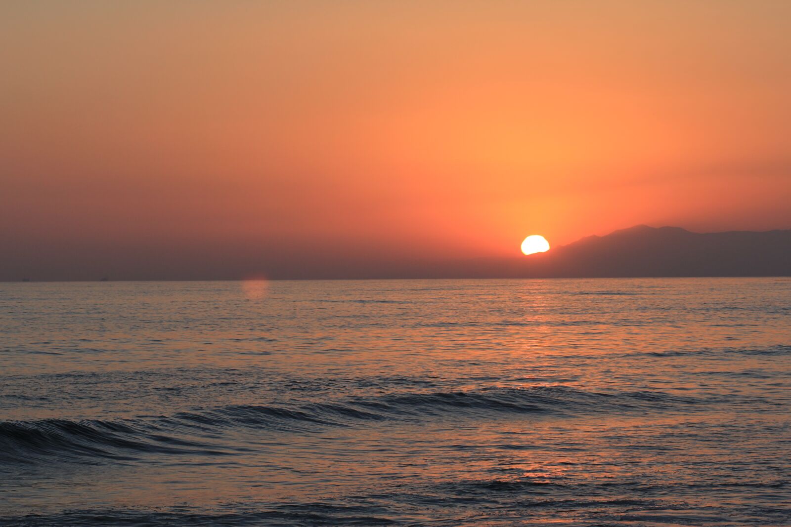 Canon EOS 60D + Canon EF 85mm F1.8 USM sample photo. Sunset, dawn, beach photography