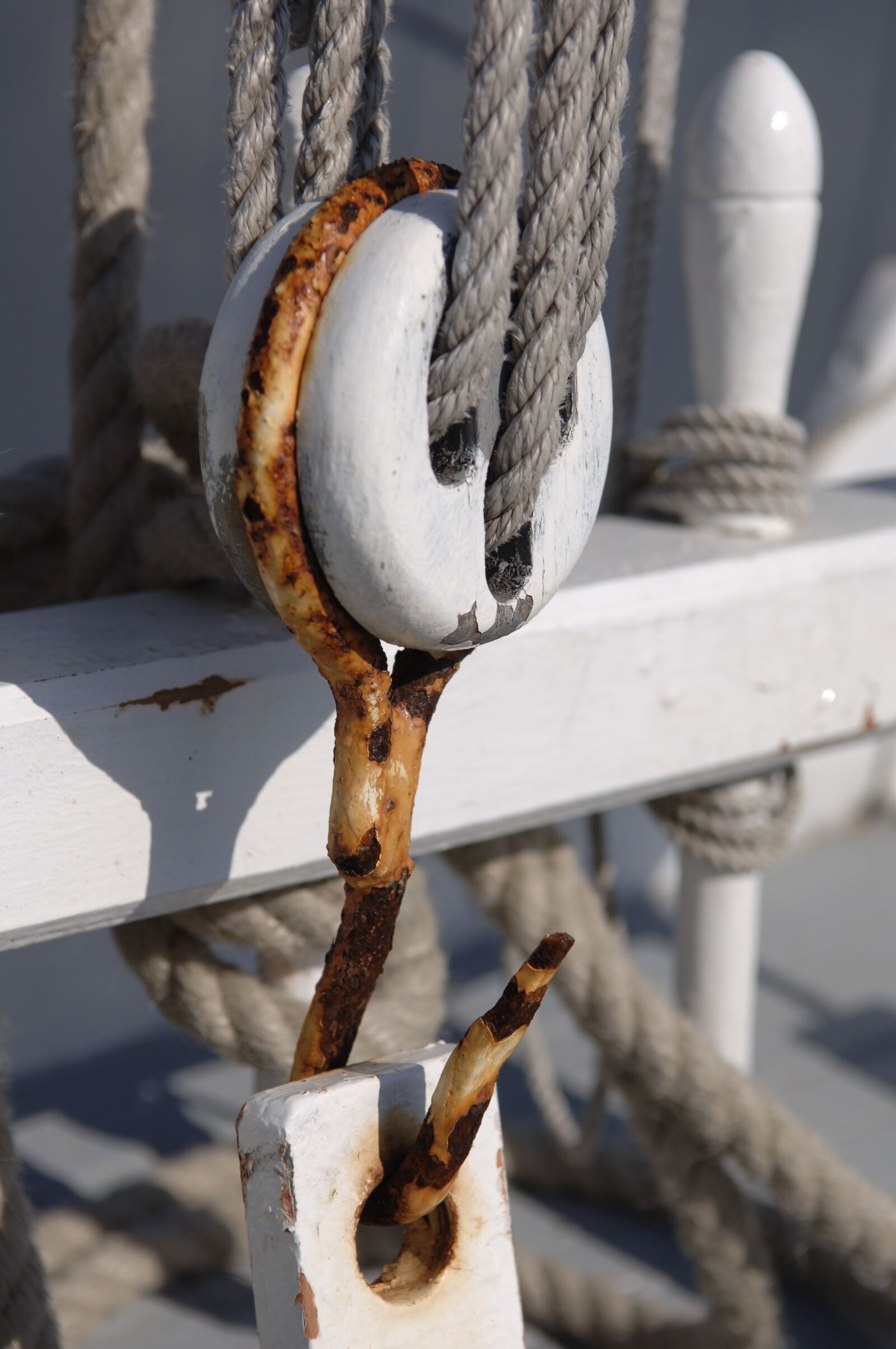 Nikon D2X sample photo. Old rig, wooden boat photography