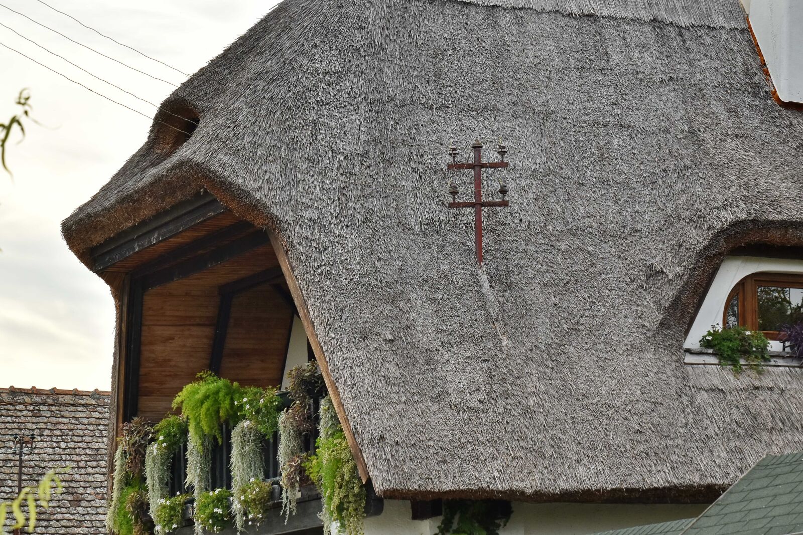 Nikon D5500 sample photo. Oriental, roof, straw, traditional photography