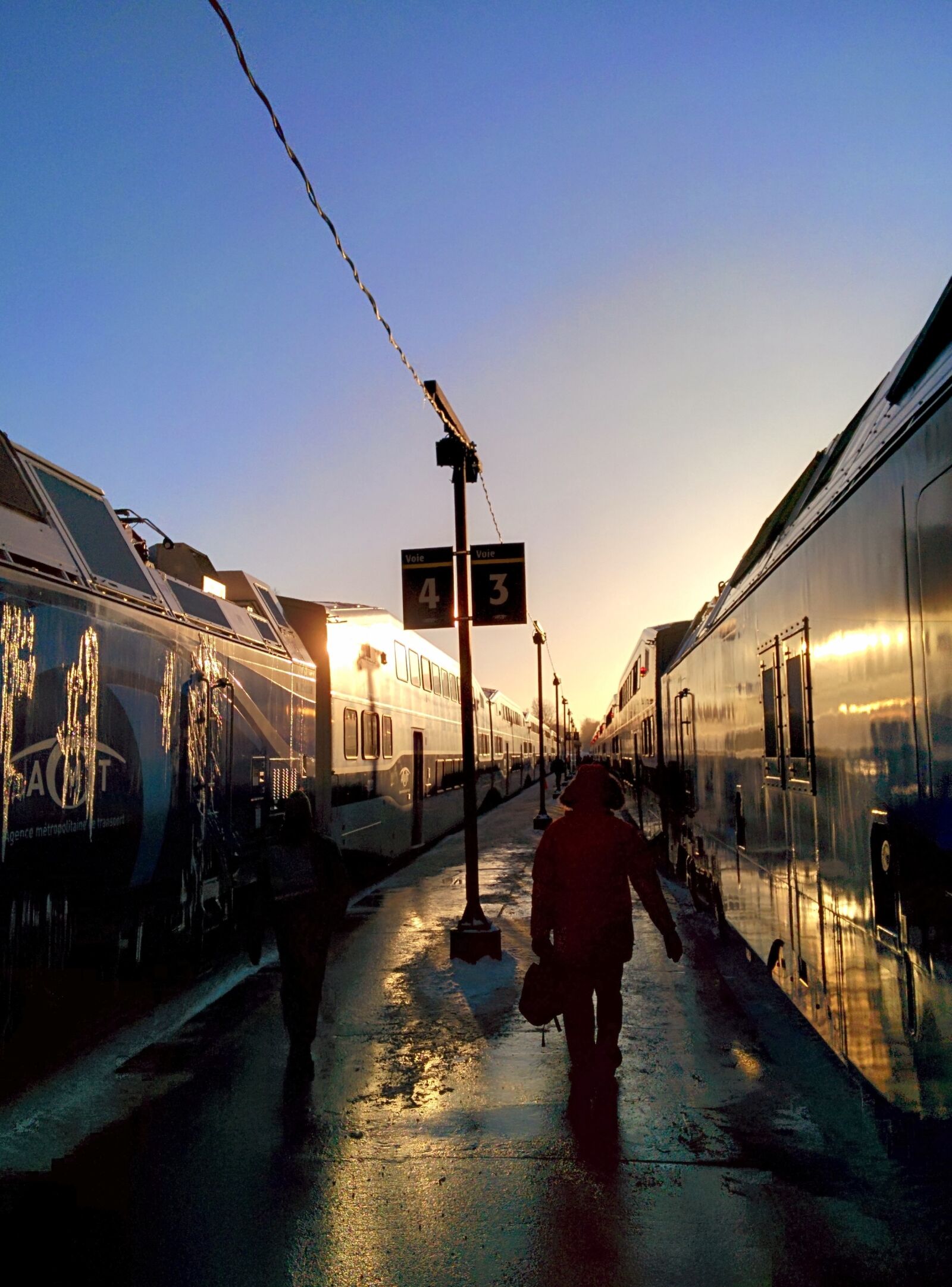 LG Nexus 5 sample photo. Train, evening, cold photography