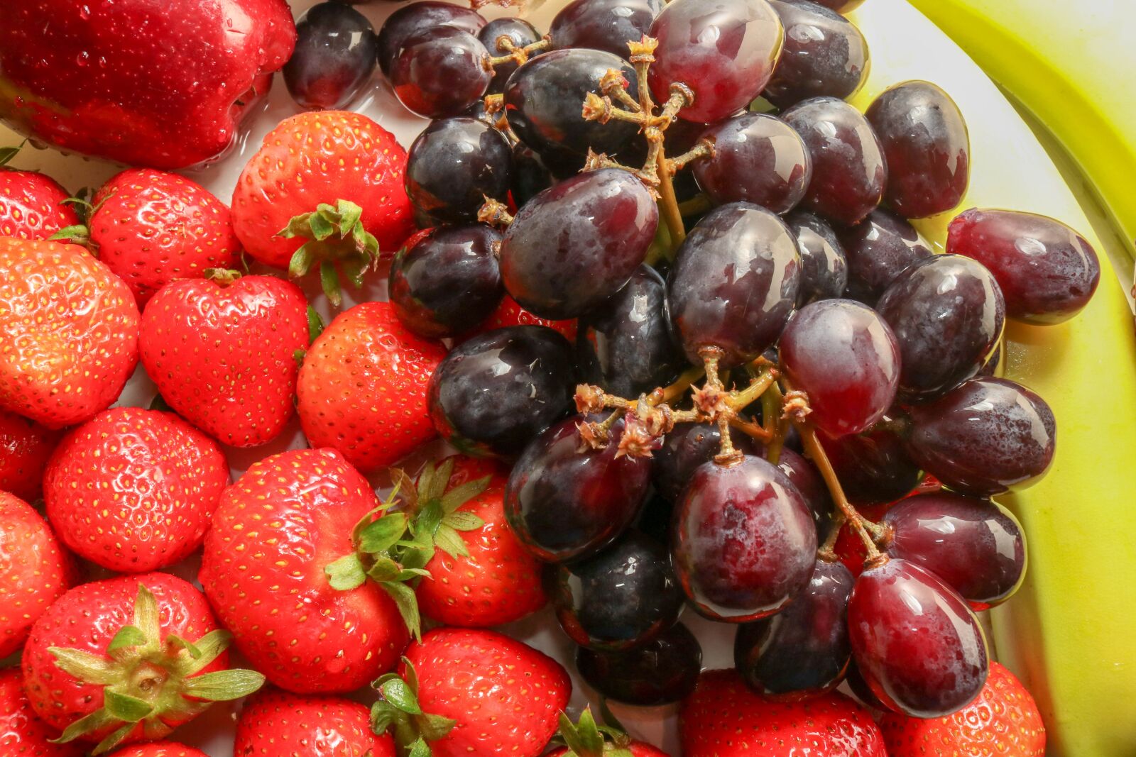 Canon EOS 80D sample photo. Strawberries, grapes, pineapple photography