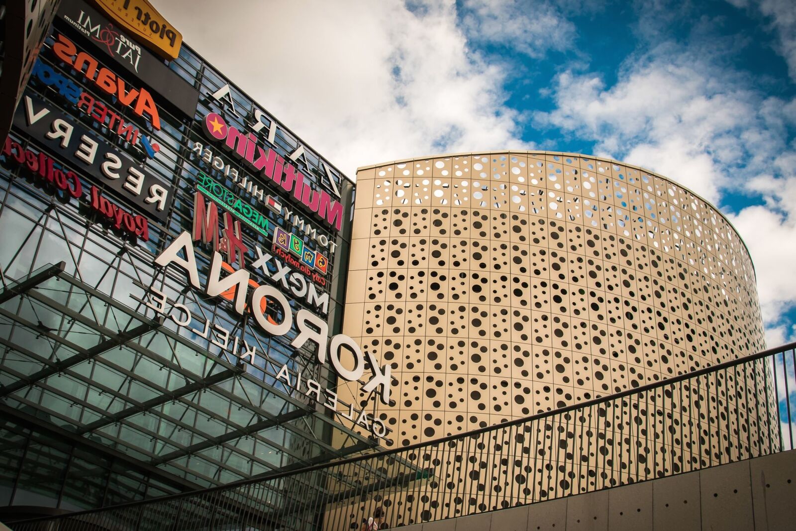Canon EOS 70D sample photo. Building, business, architecture, sky photography