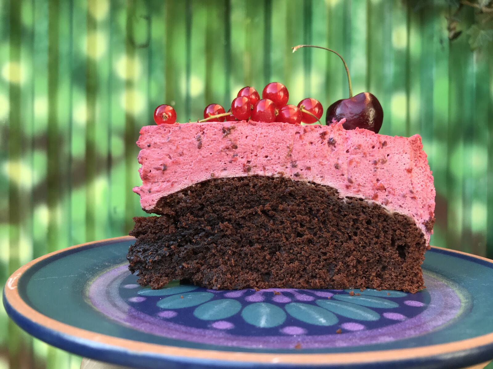 iPhone 7 back camera 3.99mm f/1.8 sample photo. Cake, dessert, blackberry photography