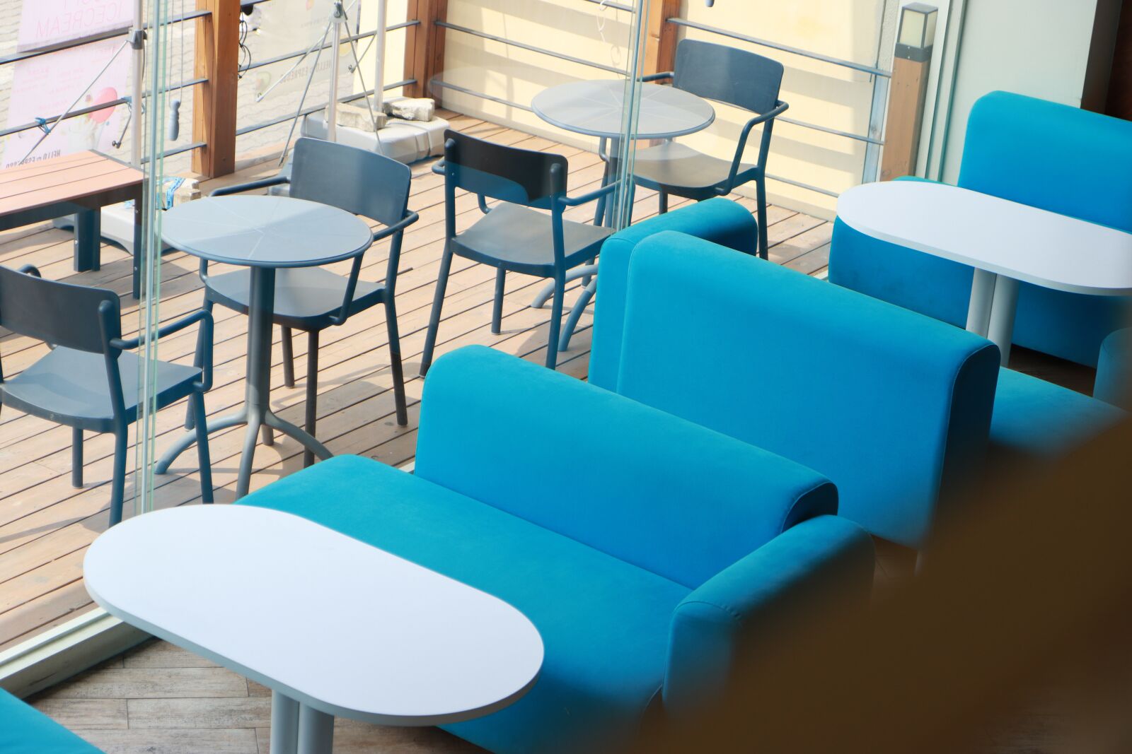 Canon EOS 90D sample photo. Restaurant, coffee soap, chair photography