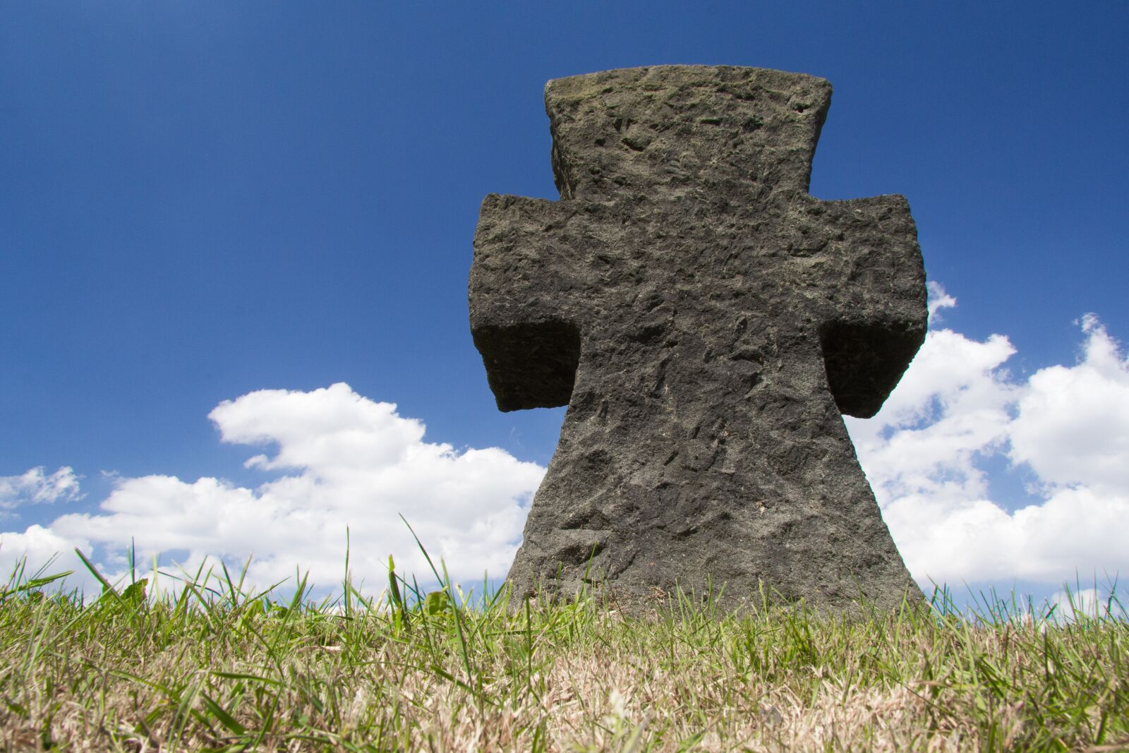 Canon EF-S 17-85mm F4-5.6 IS USM sample photo. Cross, killed in action photography