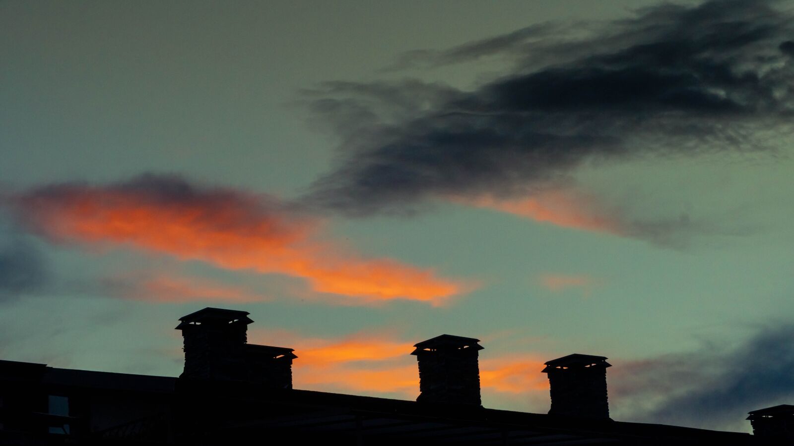 Sony a6500 + Sony Vario-Tessar T* E 16-70mm F4 ZA OSS sample photo. Sky, sunset, fireplaces photography