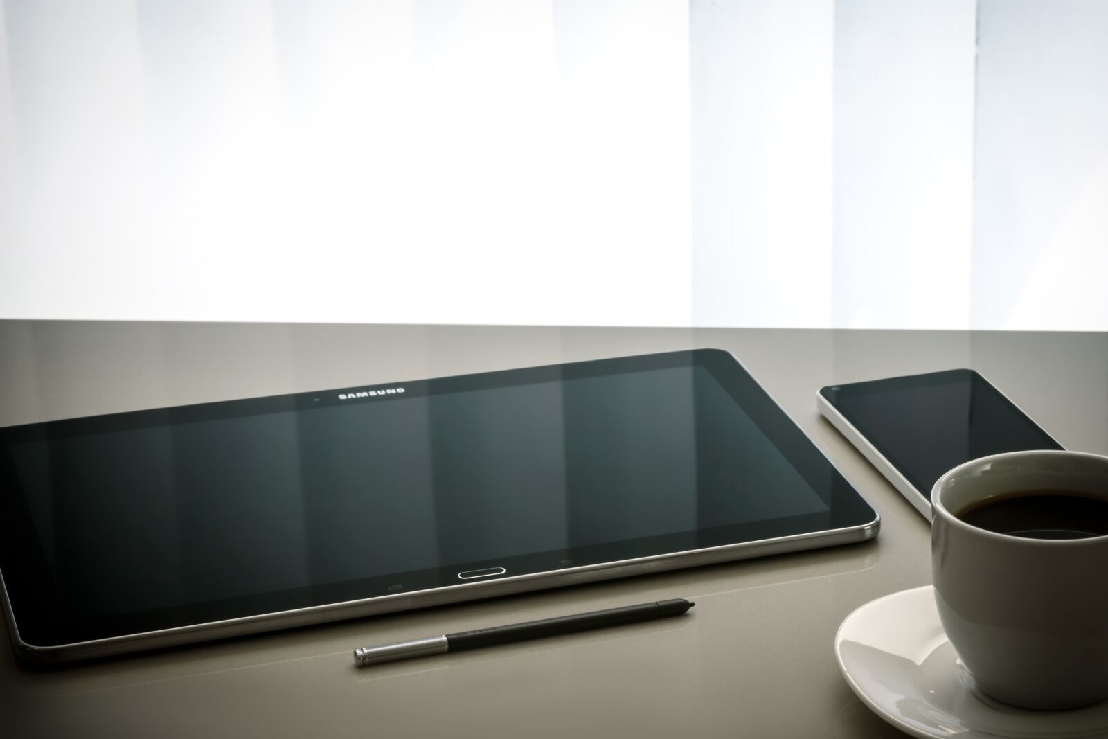 Nikon D750 sample photo. Workplace, modern, tablet photography
