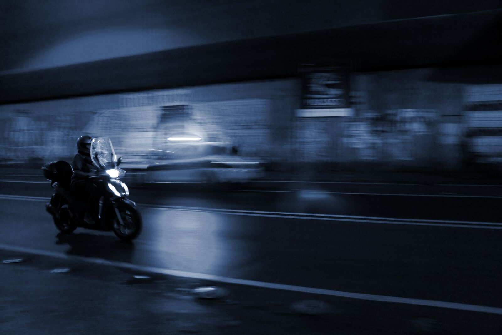Canon EOS 1100D (EOS Rebel T3 / EOS Kiss X50) sample photo. Moto, night, rome photography