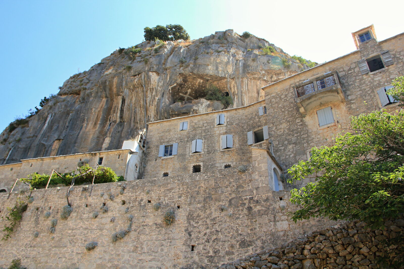 Canon EOS 550D (EOS Rebel T2i / EOS Kiss X4) sample photo. Croatia, monastery, monk, wasteland photography