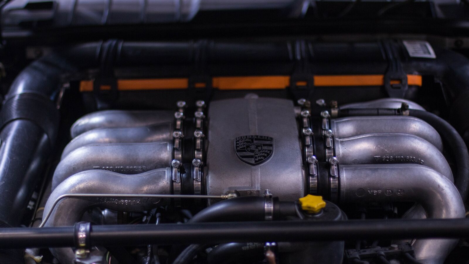 Canon EOS 70D + Canon EF 50mm F1.4 USM sample photo. Porsche 928, engine, car photography