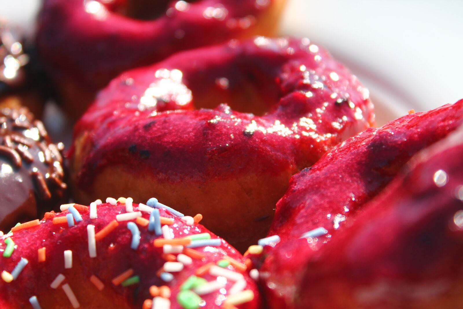 Canon EOS 1100D (EOS Rebel T3 / EOS Kiss X50) sample photo. Raspberry, donut photography