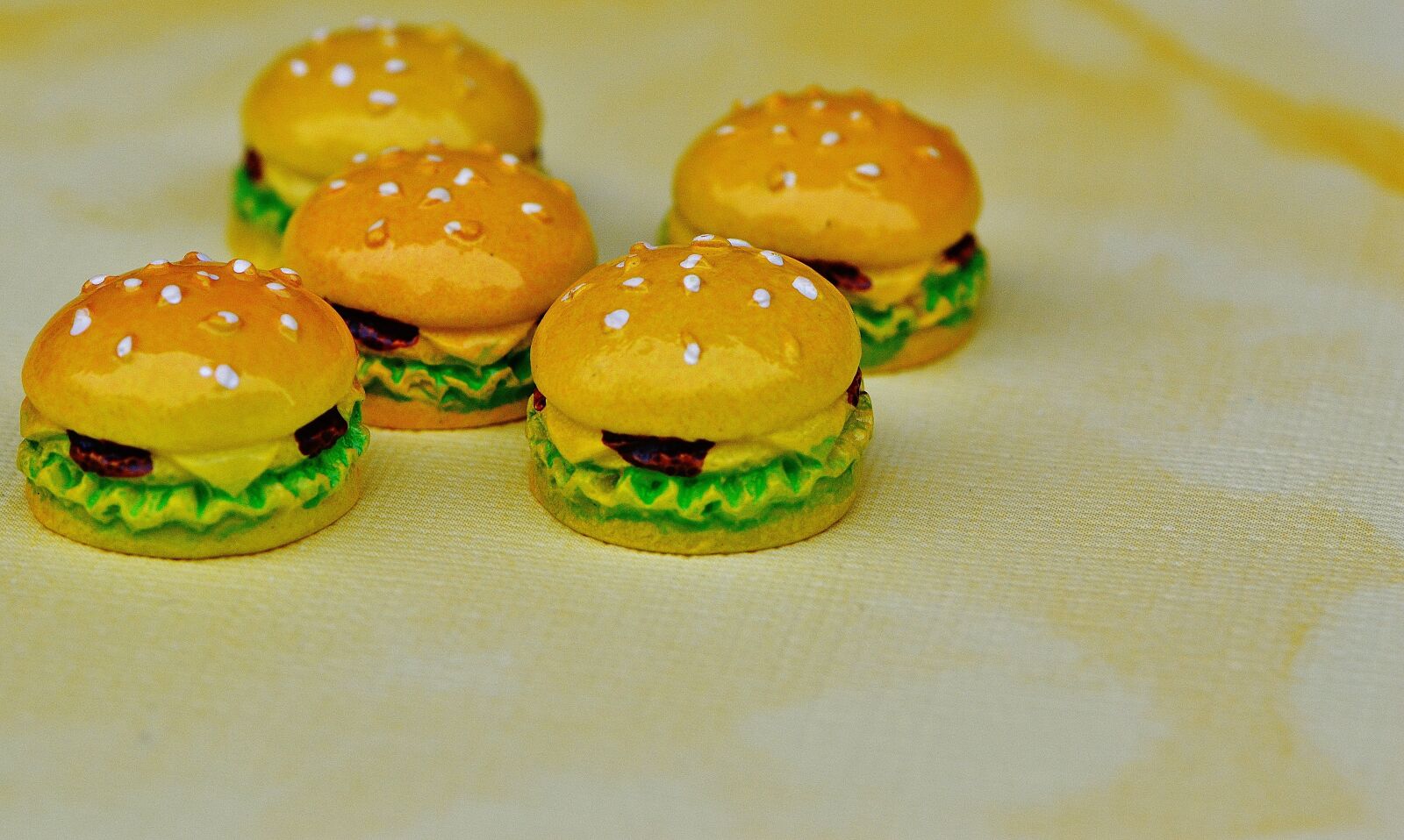 Nikon D3200 sample photo. Cheeseburger, burger, miniature photography
