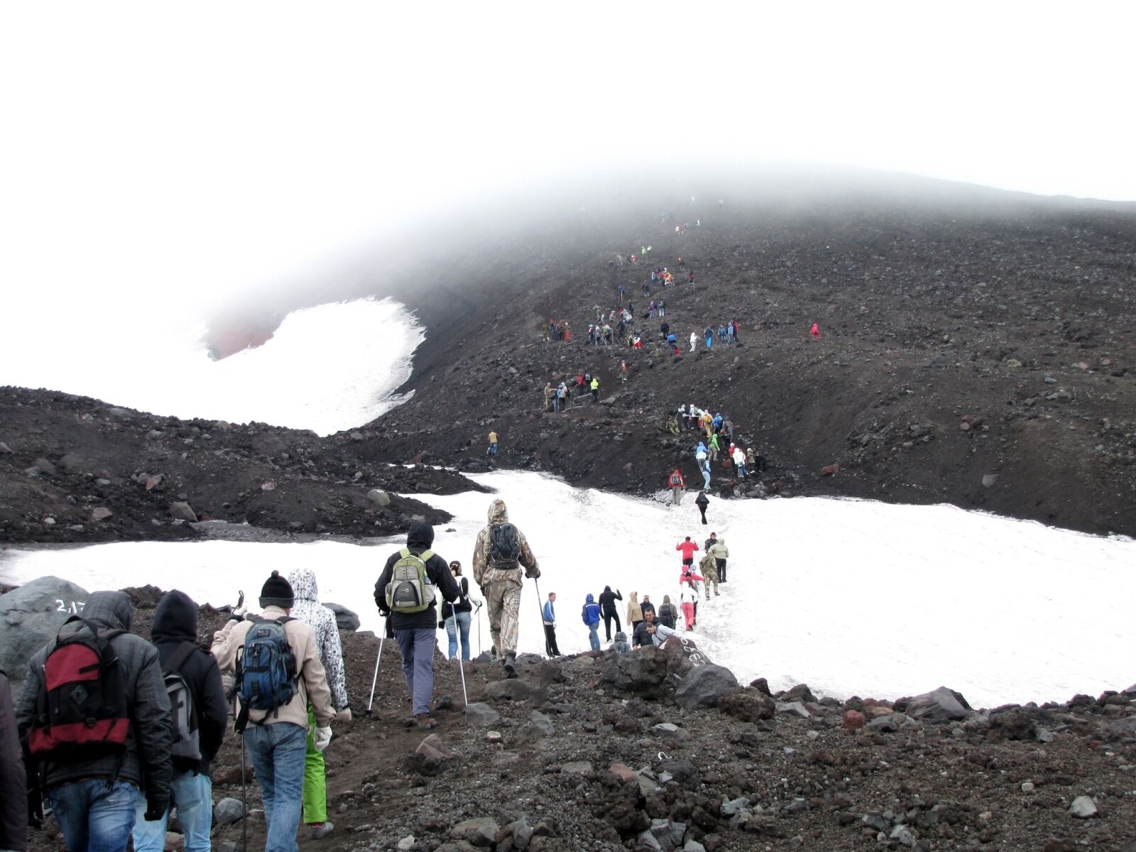 Canon PowerShot SX1 IS sample photo. Volcano, climbing, a group photography