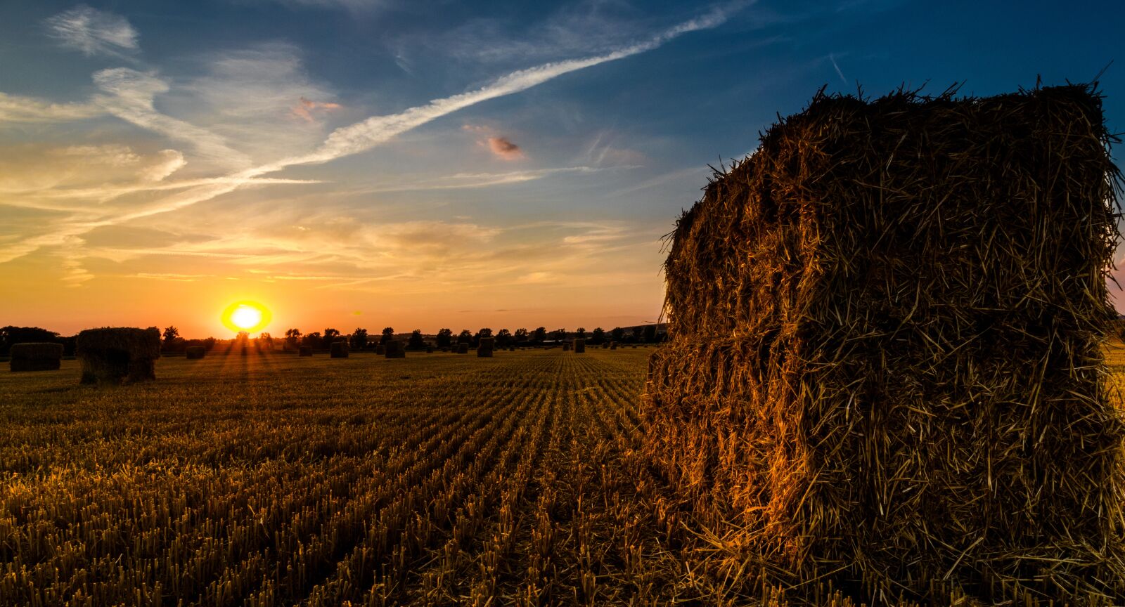 Canon EOS 80D + Canon EF-S 10-18mm F4.5–5.6 IS STM sample photo. Sunset, straw harvest, summer photography
