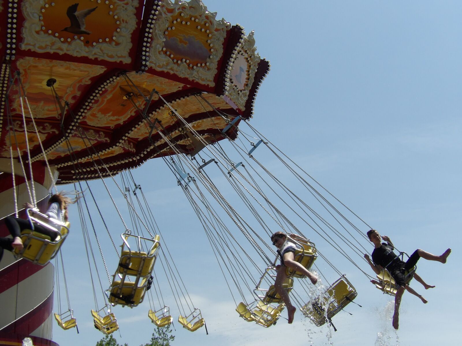 Kodak PIXPRO AZ521 sample photo. Game, manege, fair photography