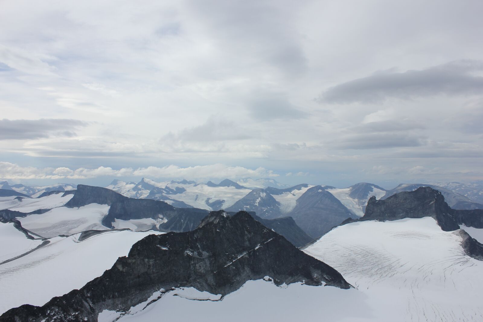 Canon EOS 550D (EOS Rebel T2i / EOS Kiss X4) sample photo. Galdh piggen, mountains, highest photography