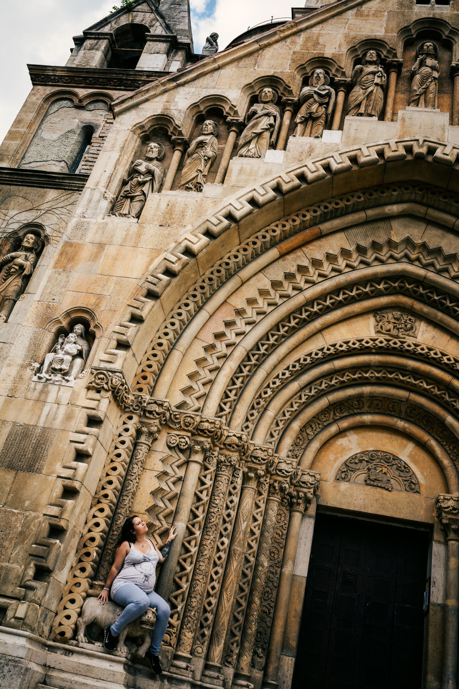 Canon EOS 5DS R sample photo. Girl, church, chapel photography