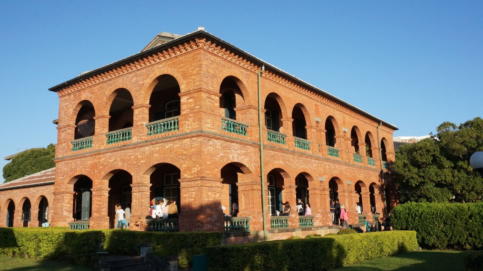 Sony Alpha NEX-5T sample photo. University, red brick floor photography