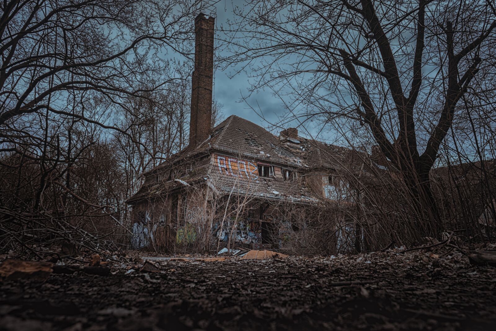 Sony a7 + Sony FE 28-70mm F3.5-5.6 OSS sample photo. Lost place, houses, abandoned photography