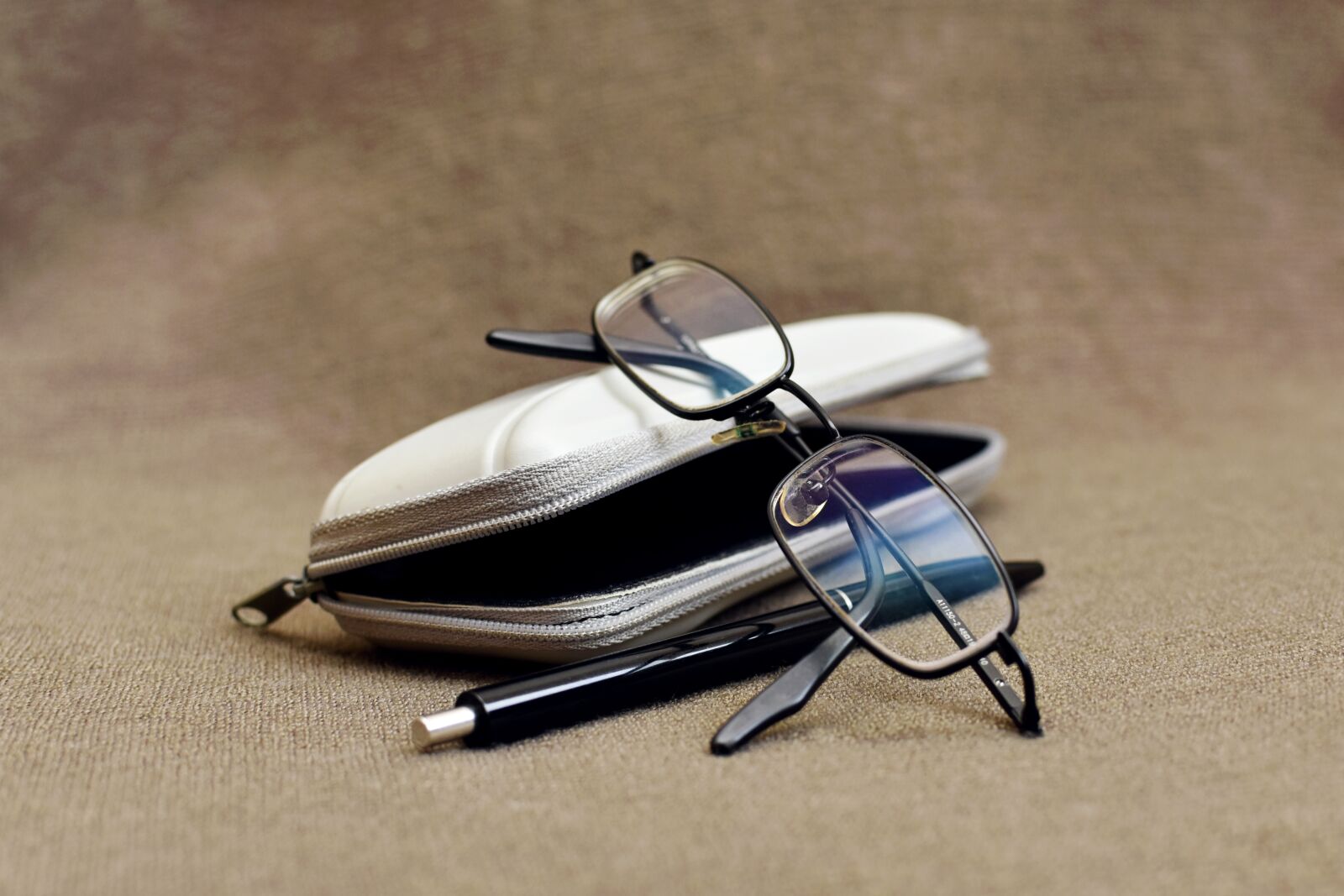 Nikon D7200 sample photo. Eyeglasses, glasses, pen photography