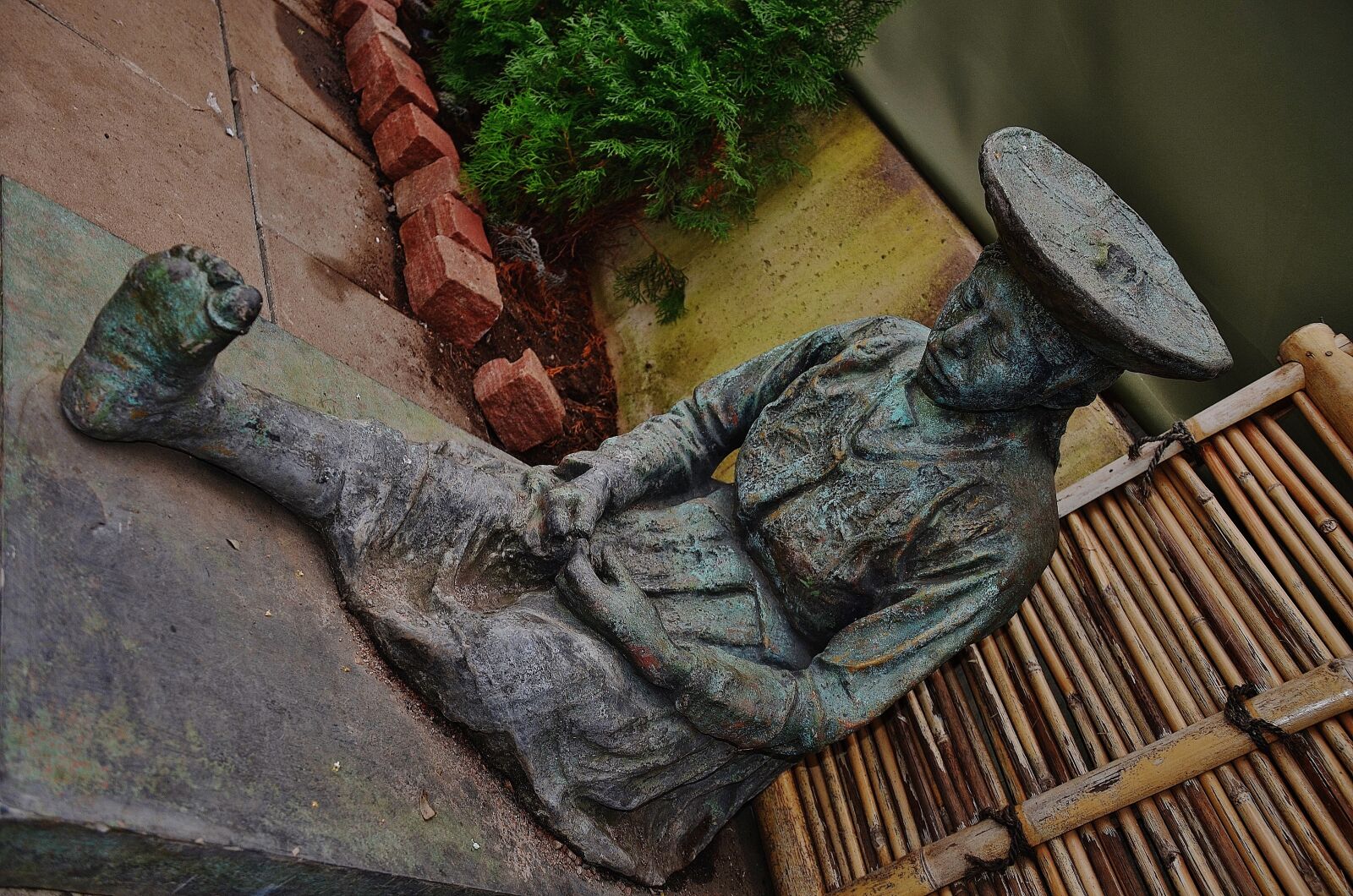 Nikon D7000 sample photo. Portrait, melancholic, monument photography