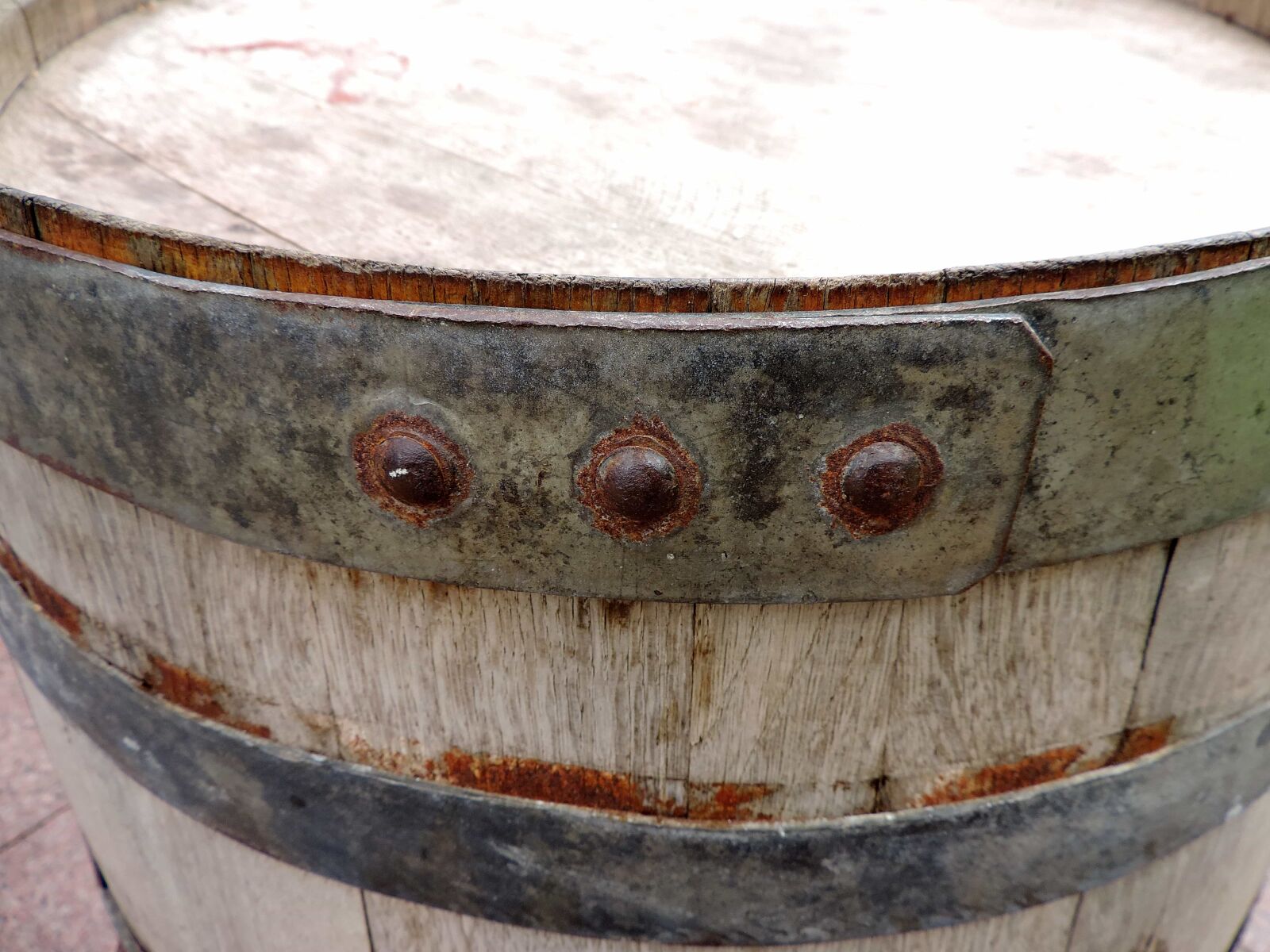 Nikon Coolpix P520 sample photo. Wood, container, barrel, vessel photography