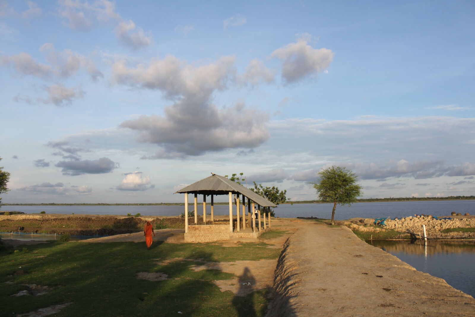 Canon EOS 500D (EOS Rebel T1i / EOS Kiss X3) sample photo. Bangladesh, canal, fisherman, flower photography