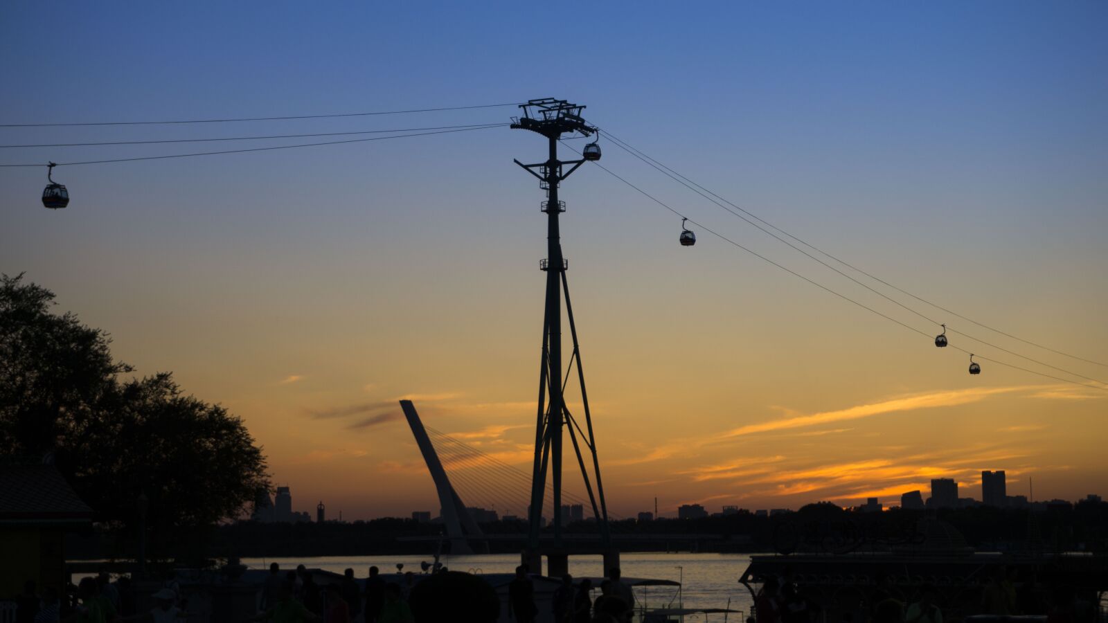 Sony a5100 sample photo. Sunset, backlighting, ropeway photography