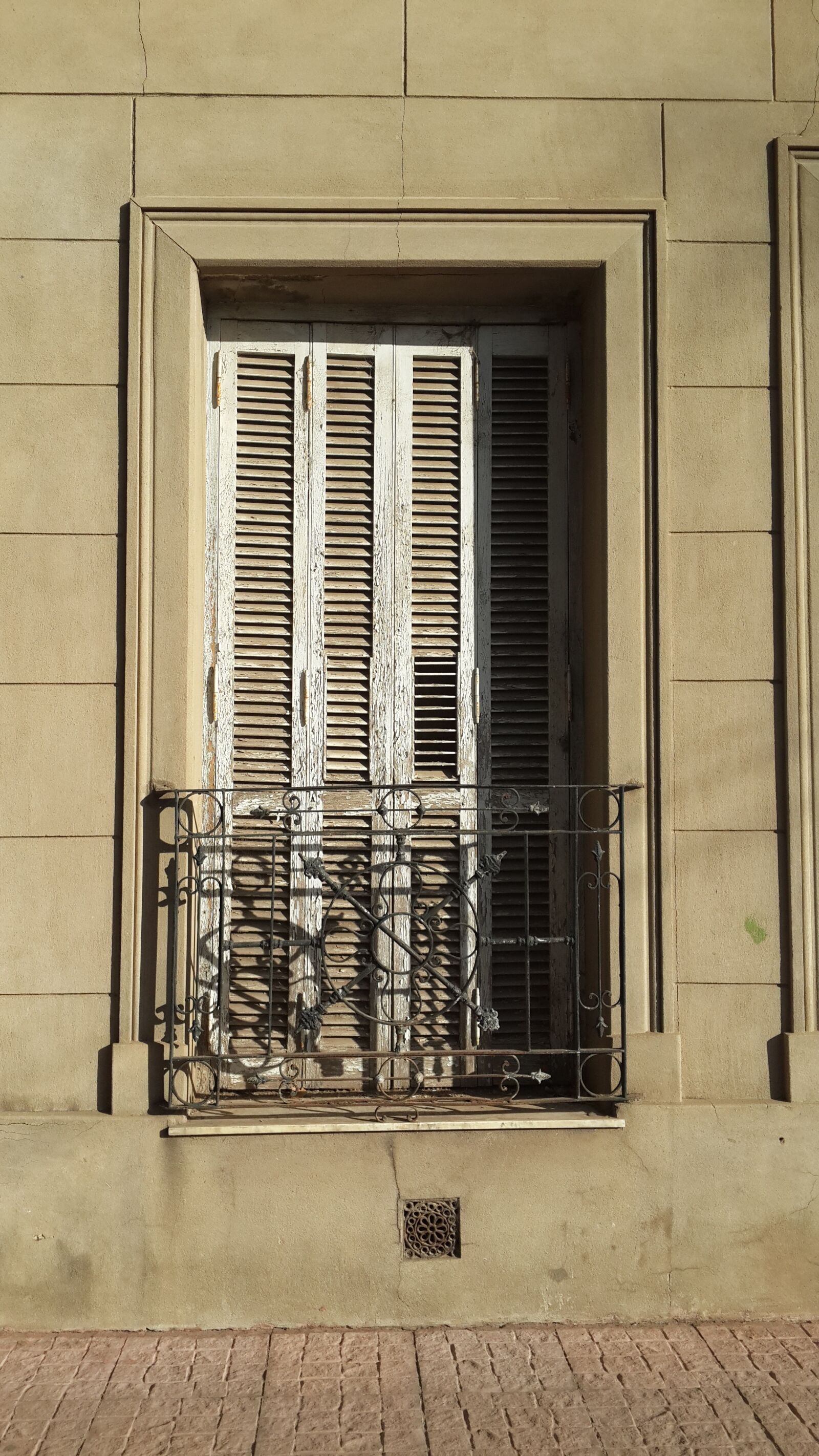 Samsung Galaxy S4 sample photo. Window, house, old photography