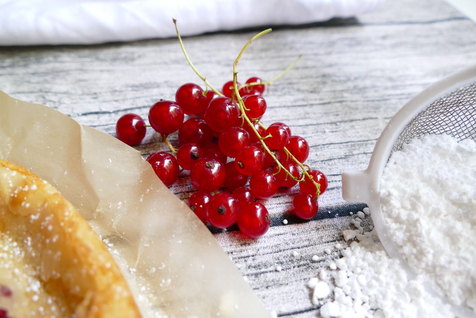 Panasonic Lumix DMC-FZ1000 sample photo. Currants, bake, cake photography