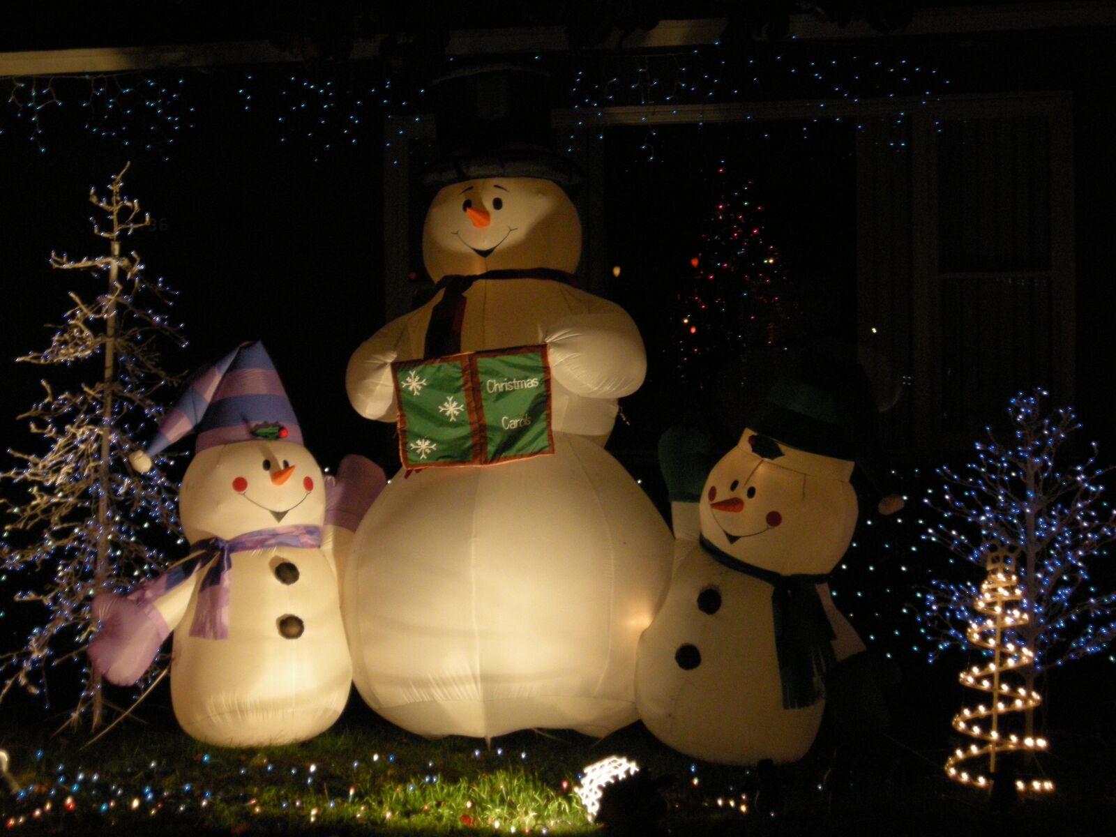Nikon COOLPIX P5100 sample photo. Christmas, snowman, winter photography